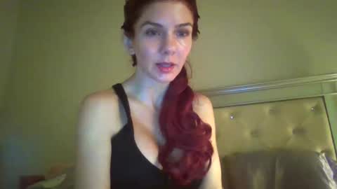 Snapshot of theredhotmommy chatting on 04.12.26 theredhotmommy online show from 04.12.26