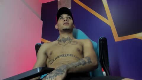 Snapshot of theskinny8inch_ chatting on 11.15.25 theskinny8inch_ online show from 11.15.25