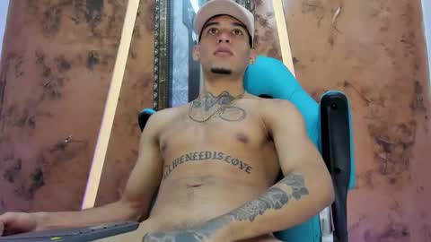 Snapshot of theskinny8inch_ chatting on 11.20.25 theskinny8inch_ online show from 11.20.25