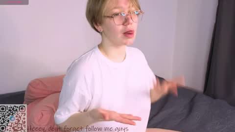 Snapshot of thestaronsky chatting on 05.18.26 Lucia online show from 05.18.26