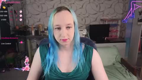 Snapshot of thetrixy chatting on 09.23.25 The Great And Powerful Trixie online show from 09.23.25