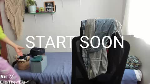 Snapshot of thetropicalseduction chatting on 09.23.25 Nicole online show from 09.23.25