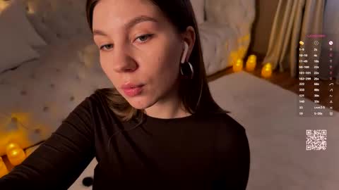 Snapshot of thewetmuse chatting on 12.04.25 Grace Next broadcast - online show from 12.04.25