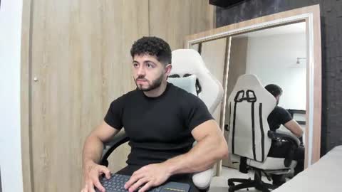 Snapshot of thiago_moretti chatting on 07.18.26 THIAGO online show from 07.18.26