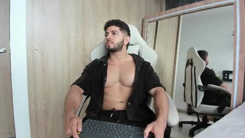Snapshot of thiago_moretti chatting on 07.20.26 THIAGO online show from 07.20.26