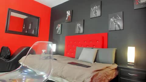 Thia Gomez online show from 11.05.25