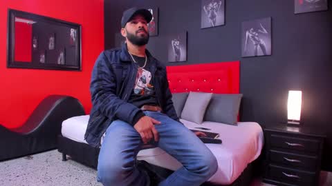 Thia Gomez online show from 11.10.25