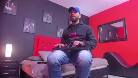 Thia Gomez online show from 11.27.25