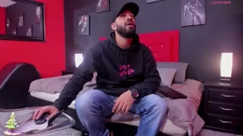 Thia Gomez online show from 12.04.25