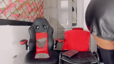 Snapshot of thiara_veky chatting on 05.21.26 Thiara online show from 05.21.26