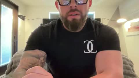 Snapshot of thiccbull12 chatting on 05.20.26 thiccbull12 online show from 05.20.26