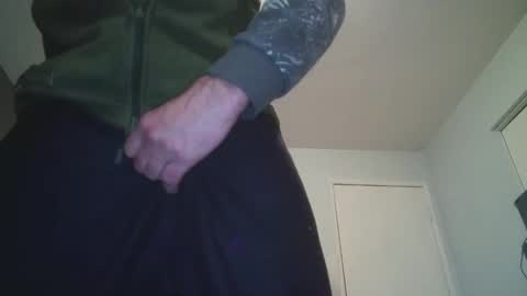 Snapshot of thick2handcurve chatting on 12.22.24 thick2handcurve online show from 12.22.24