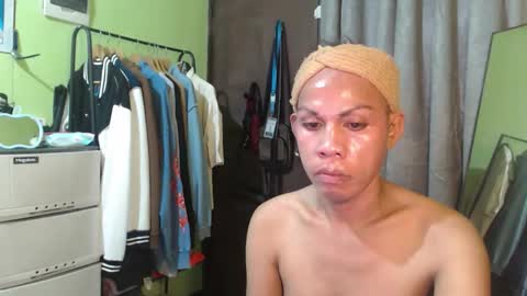 Snapshot of thick_bigcock13 chatting on 10.06.25 gil online show from 10.06.25