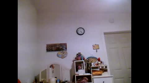 Snapshot of thickassazn93 chatting on 12.17.24 thickassazn93 online show from 12.17.24