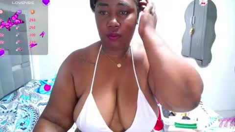 Snapshot of thickebonymilf chatting on 06.19.26 XIOMARA online show from 06.19.26