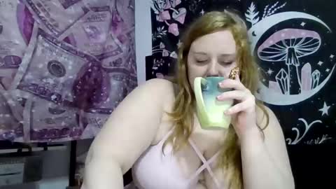 Snapshot of thickgingergoddess chatting on 11.18.25 Ariel online show from 11.18.25