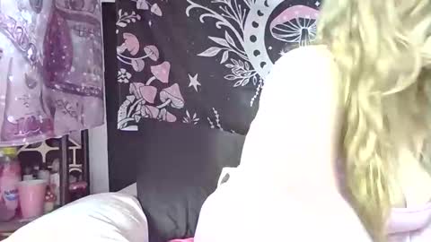 Snapshot of thickgingergoddess chatting on 11.20.25 Ariel online show from 11.20.25