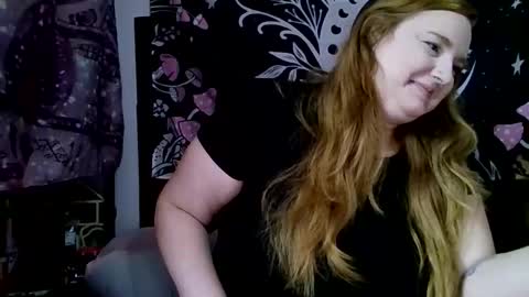 Snapshot of thickgingergoddess chatting on 11.21.25 Ariel online show from 11.21.25