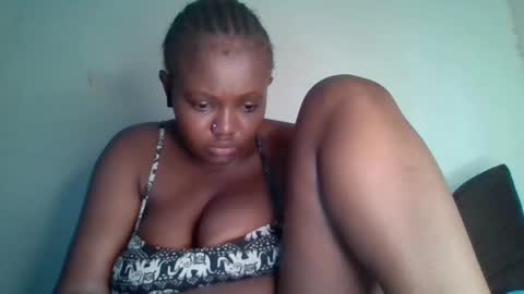 Snapshot of thickianababe chatting on 02.08.25 thickianababe online show from 02.08.25