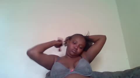 Snapshot of thickianababe chatting on 02.22.25 thickianababe online show from 02.22.25