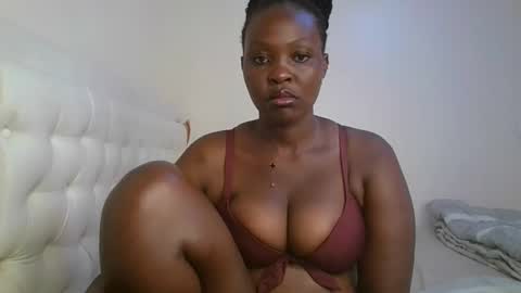 Snapshot of thicky_rue chatting on 12.15.25 Rue online show from 12.15.25