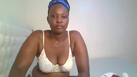 Snapshot of thicky_rue chatting on 12.19.25 Rue online show from 12.19.25