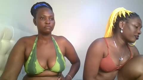 Snapshot of thicky_rue chatting on 12.22.25 Rue online show from 12.22.25