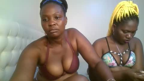 Snapshot of thicky_rue chatting on 12.22.25 Rue online show from 12.22.25