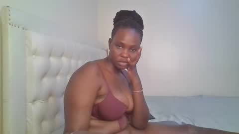 Snapshot of thicky_rue chatting on 01.05.26 Rue online show from 01.05.26