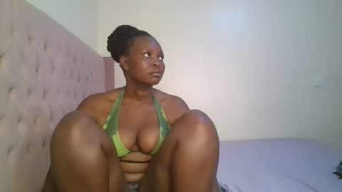 Snapshot of thicky_rue chatting on 01.08.26 Rue online show from 01.08.26