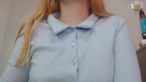 Snapshot of thin33 chatting on 01.06.25 sara online show from 01.06.25