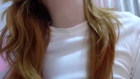 Snapshot of thin33 chatting on 12.21.25 sara online show from 12.21.25