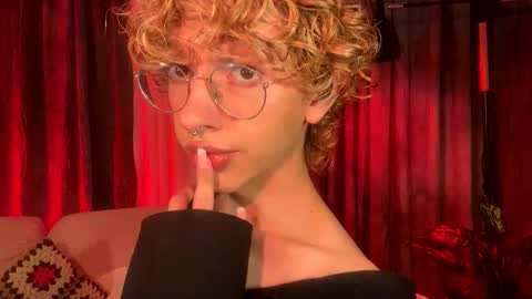 Snapshot of thisisdamiano chatting on 05.21.26 Damiano online show from 05.21.26