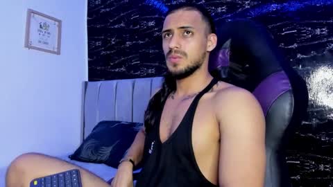 Snapshot of thomas__wayne chatting on 10.19.25 Thomas online show from 10.19.25