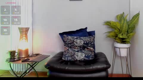 Thomas Eliott   independent model online show from 01.15.25