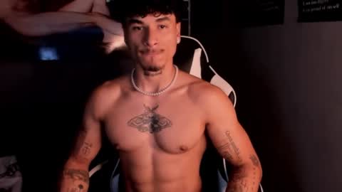Snapshot of thomas_fit1 chatting on 06.11.26 Thomas 3 JUST STAY AND BE MY LAST LOVE online show from 06.11.26