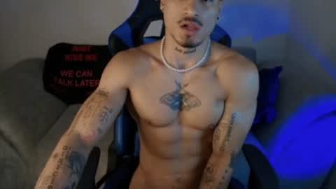 Snapshot of thomas_fit1 chatting on 07.12.26 Thomas 3 JUST STAY AND BE MY LAST LOVE online show from 07.12.26