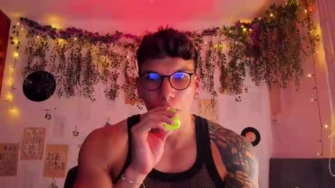 Snapshot of thomas_fuckboy chatting on 02.14.25 Thomas Grey online show from 02.14.25