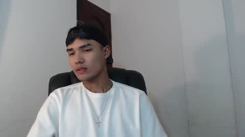 Snapshot of thomas_latin_boy chatting on 12.04.24 Thomas online show from 12.04.24