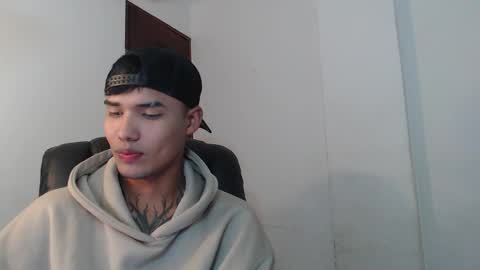 Snapshot of thomas_latin_boy chatting on 12.04.24 Thomas online show from 12.04.24