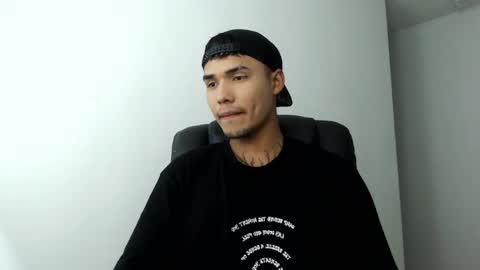 Snapshot of thomas_latin_boy chatting on 01.17.25 Thomas online show from 01.17.25