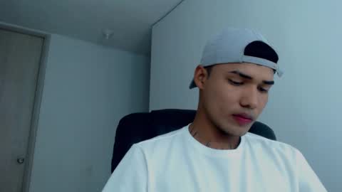 Snapshot of thomas_latin_boy chatting on 01.22.25 Thomas online show from 01.22.25