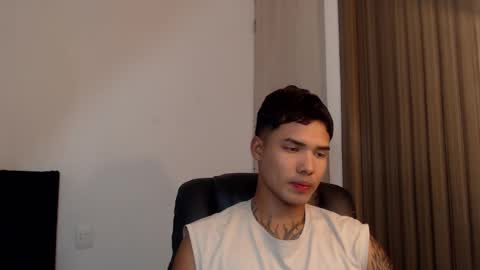 Snapshot of thomas_latin_boy chatting on 01.28.25 Thomas online show from 01.28.25