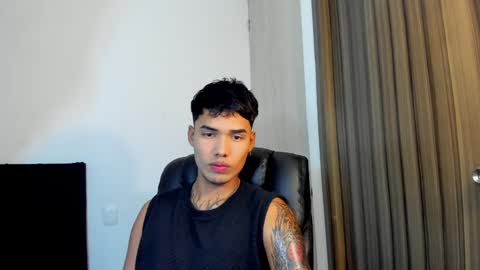 Snapshot of thomas_latin_boy chatting on 02.01.25 Thomas online show from 02.01.25