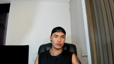 Snapshot of thomas_latin_boy chatting on 02.01.25 Thomas online show from 02.01.25