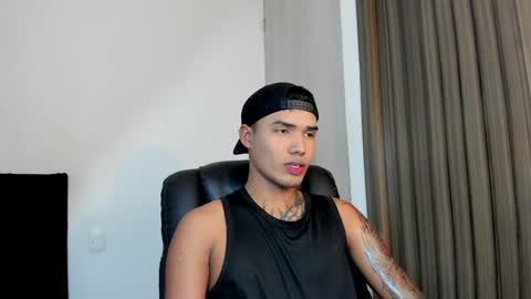 Snapshot of thomas_latin_boy chatting on 02.03.25 Thomas online show from 02.03.25