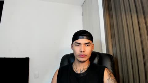 Snapshot of thomas_latin_boy chatting on 02.04.25 Thomas online show from 02.04.25