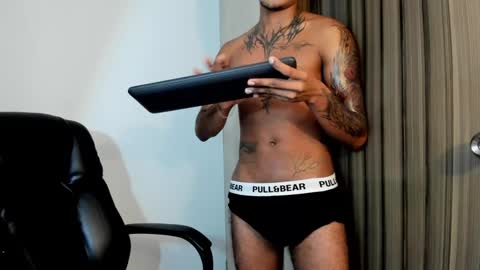 Snapshot of thomas_latin_boy chatting on 02.07.25 Thomas online show from 02.07.25