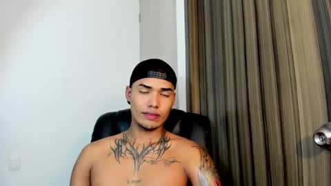 Snapshot of thomas_latin_boy chatting on 02.08.25 Thomas online show from 02.08.25