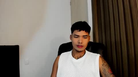 Snapshot of thomas_latin_boy chatting on 02.09.25 Thomas online show from 02.09.25